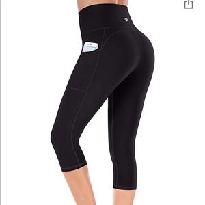 NWOT Yoga Capris with Pockets